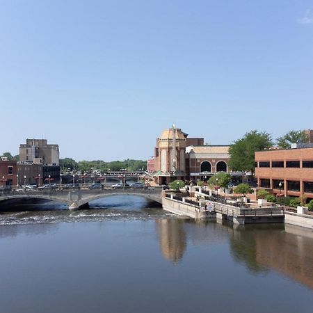 Hometowne Studios By Red Roof And Conference Center Chicago - N Aurora Naperville North Aurora Exterior foto